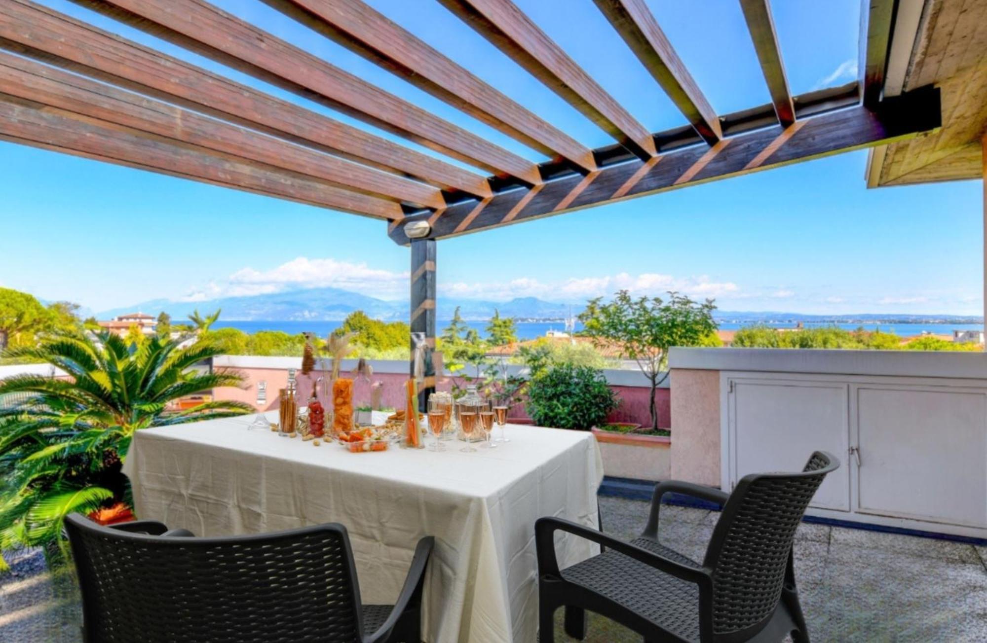 Desenzanoloft Official Partner Marriott Homes & Villas - Gardastar La Stella Del Lago Desenzano del Garda Exterior photo